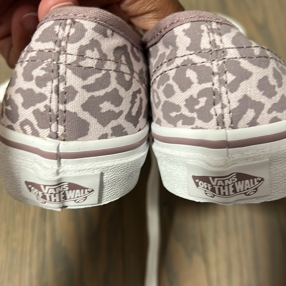 Vans - Picture 3 of 6